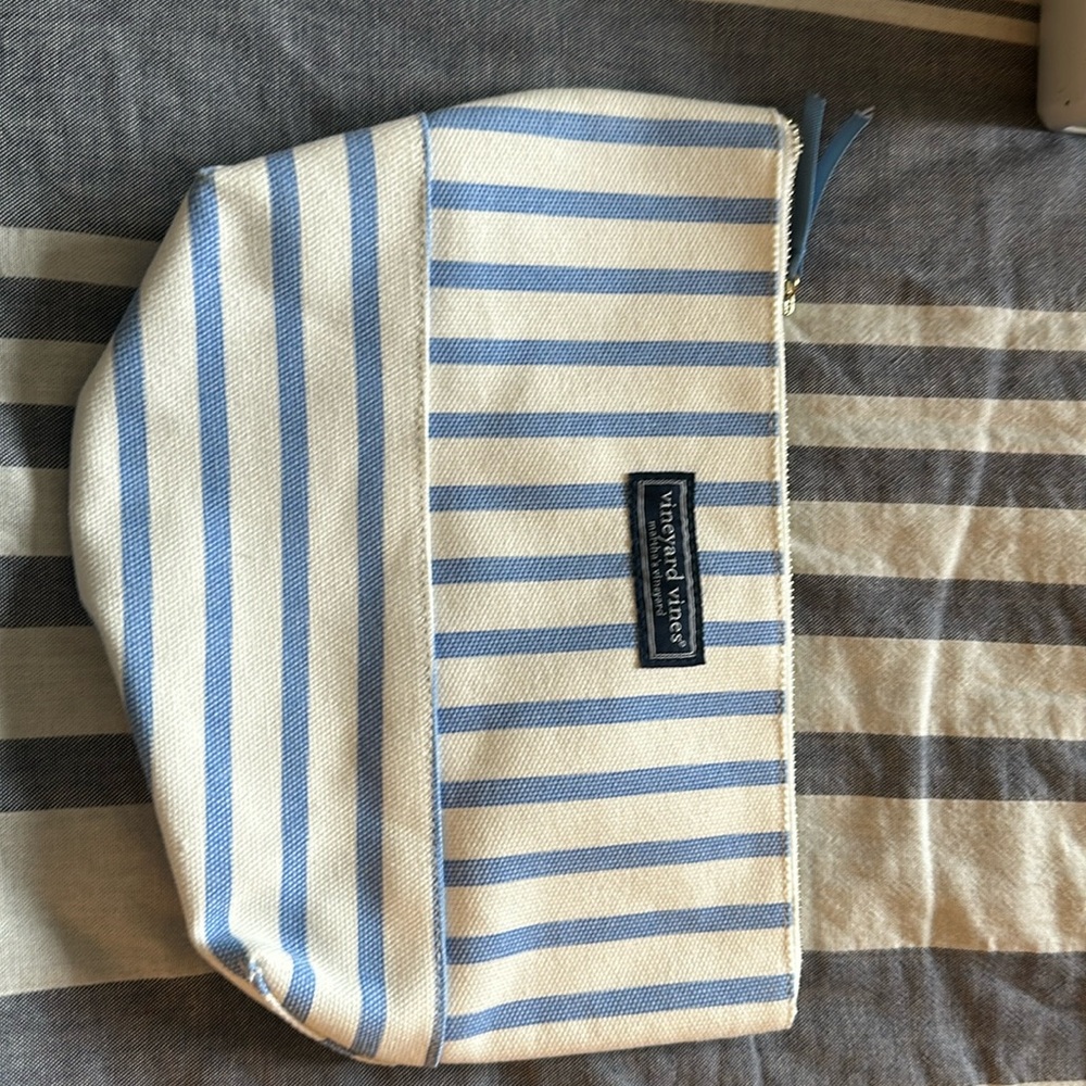 Vineyard vines Zip Pouch